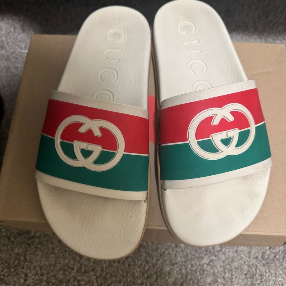 Gucci White Slide Sandals with Red and Green Straps